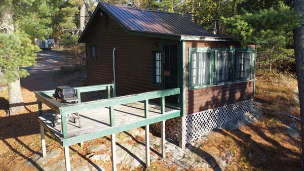 Reel-em Inn Cottage Lakeside view